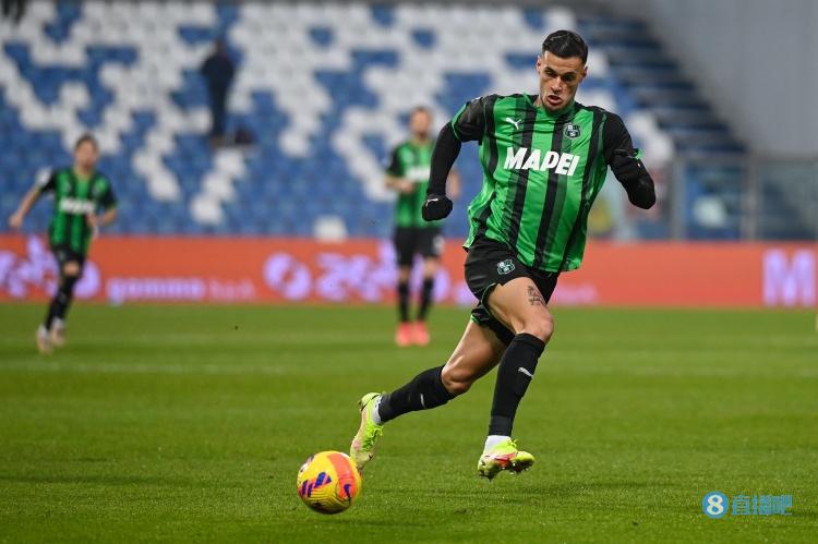 米体：斯卡马卡告知萨索洛他无意去国外踢球，这对米兰和国米有利